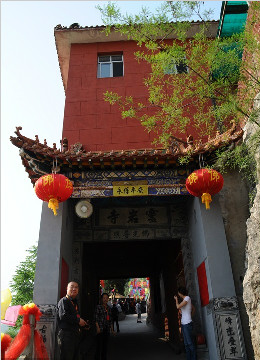 灵岩寺寺门